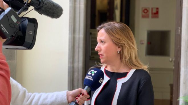 Rosa Dávila exige que Canarias esté exenta del impuesto al transporte aéreo que plantea el Estado