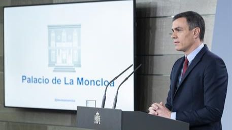 El Gobierno asume un mando único, cierra comercios y limita el transporte