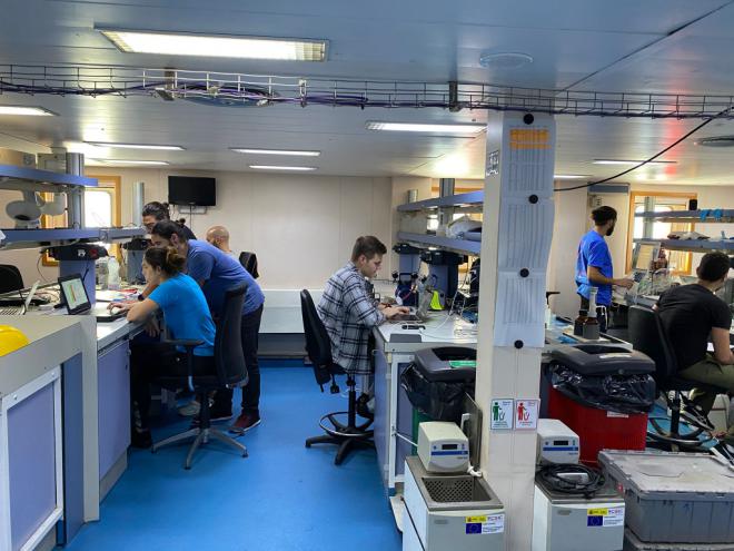 Los investigadores de la ULPGC en el Sarmiento de Gamboa cumplen sus primeros 20 días de campaña oceanográfica