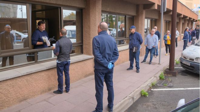 Santa Cruz de Tenerife entrega más de 700 kits de protección a los taxistas del municipio