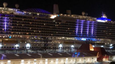 Aida Cruises da un mensaje de ánimo a Tenerife iluminando parte de los camarotes del Aidanova