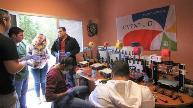 Arona lidera un proyecto para fabricar viseras protectoras con impresoras 3D en la Comarca Sur