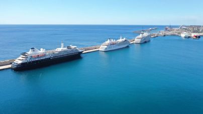 La naviera Silversea Cruises realiza el trasbordo de tripulantes a tres de sus barcos