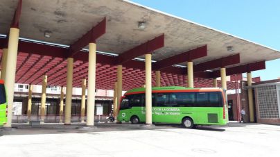 La Gomera contará con 20 paradas de guaguas inteligentes dotadas de nuevos paneles informativos