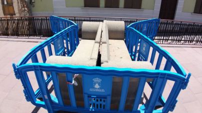 Vallehermoso recupera los antiguos bancos de la plaza de la Iglesia