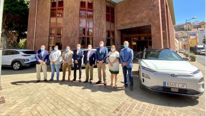 El Cabildo incorpora diez vehículos eléctricos a su parque móvil
