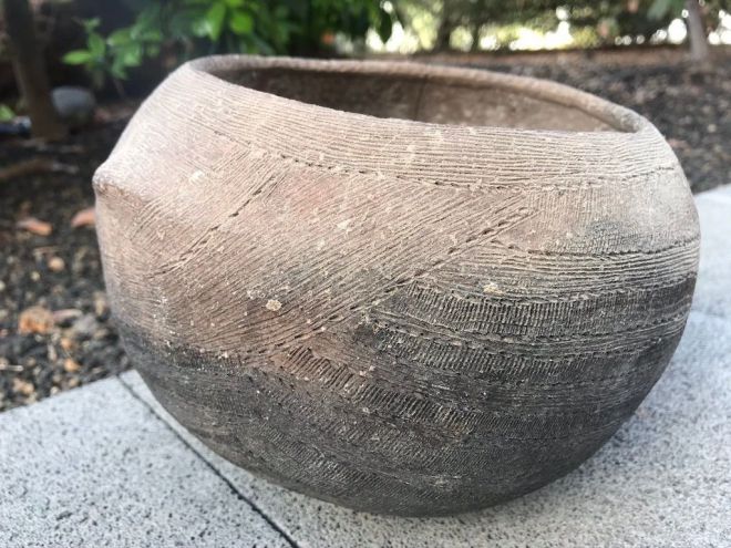 Donan al Museo Arqueológico Benahoarita una vasija procedente del Barranco del Agua