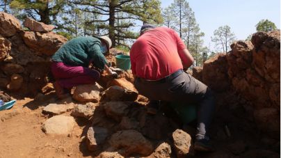 El Gobierno inicia una línea de investigación sobre los hornos de brea de Camas Verdes en Arico, Tenerife
