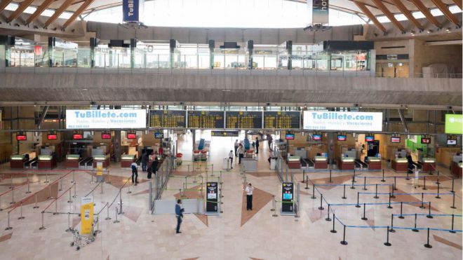 'La incontrolada llegada de turistas puede ocasionar graves consecuencias para la salud y la economía del Archipiélago'