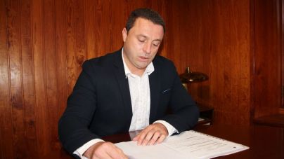 Óscar Noda señala a Podemos por “intentar engañar a los comerciantes de Yaiza”