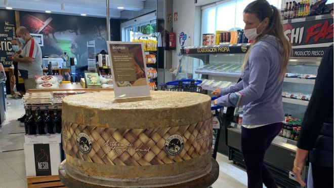 El queso curado más grande del mundo con más de 200 kg. ya está en Roper