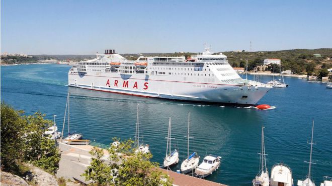 Naviera Armas Trasmediterránea gestiona la refinanciación de sus bonos