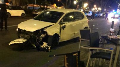 Un conductor se sale de la vía en Santa Cruz, arrolla a seis personas en una terraza, y da una tasa de 1,38 mg/l de alcoholemia
