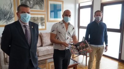 Víctor Jaubert elabora un libro álbum de ‘La Bajada de la Virgen de las Nieves’