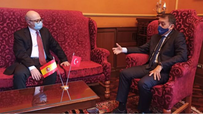 Santa Cruz y el embajador de Turquía hallan intereses económicos y sociales comunes