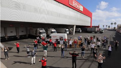 La plantilla de Spar Gran Canaria dona 500 kilos de alimentos a Cáritas Diocesana