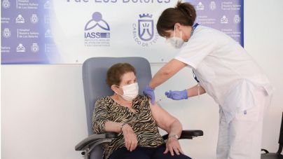 Canarias inicia la vacunación contra la COVID-19 en los centros sociosanitarios de siete islas