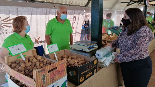 Candelaria dice adiós al plástico y apuesta por las bolsas sustentables