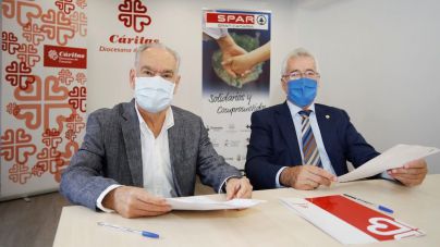 Spar y Cáritas formalizan un convenio para impulsar el empleo
