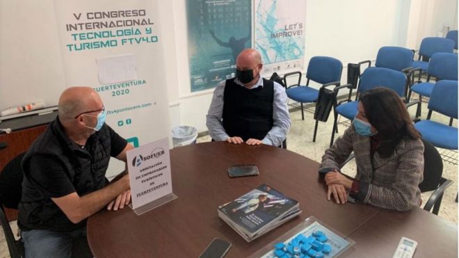 Paloma Hernández y Juan Bernardo Fuentes informan a los empresarios turísticos de Fuerteventura sobre las líneas de ayuda del Estado
