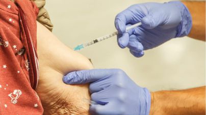 La Consejería de Sanidad administra más de 125.000 dosis de las tres vacunas disponibles