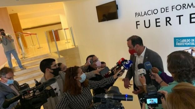 El Presidente del Cabildo, Blas Acosta, renuncia a la Presidencia de la Corporación