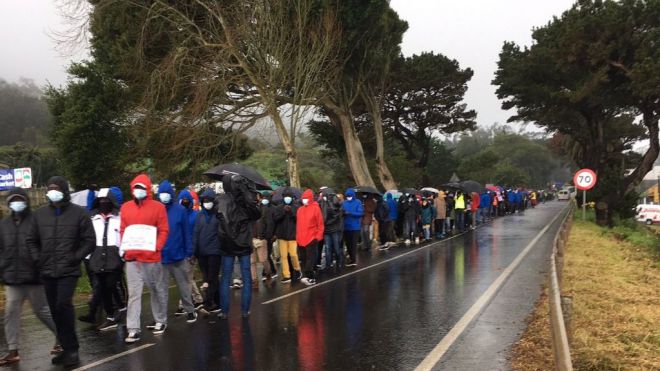 Más de mil personas se manifiestan en Tenerife en contra de la política migratoria