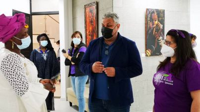 Puerto del Rosario inaugura la Exposición de Pintura ‘El papel de la Mujer en la sociedad africana’