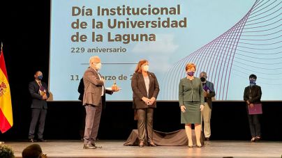 La Universidad de La Laguna distingue al Cabildo de La Gomera por su compromiso con la educación