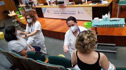 La Consejería de Sanidad administra 213.255 dosis de las tres vacunas disponibles
