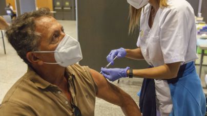 Sanidad administra 274.777 dosis de vacunas contra la COVID-19