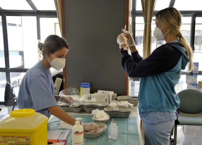 Canarias administra 354.705 dosis de vacunas contra la COVID-19