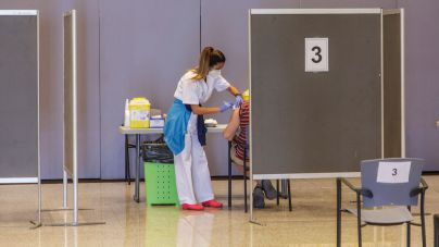 Canarias administra 438.858 dosis de vacunas contra la COVID-19