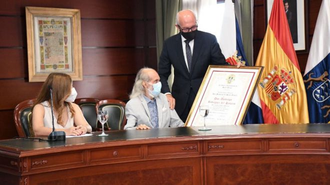 El poeta local Domingo Rodríguez del Rosario recibe el título de Hijo Predilecto de Santa Úrsula