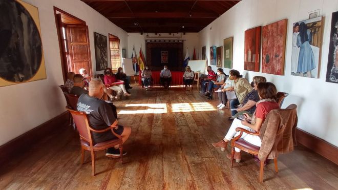 El Ayuntamiento reformará las sedes de todas las asociaciones de vecinos y las dotará de nuevos medios informáticos