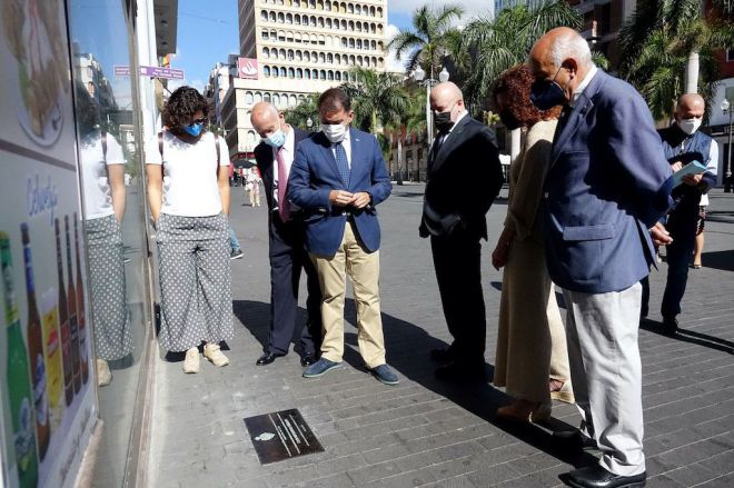 4 placas recuerdan las históricas sedes del CD Tenerife en Santa Cruz