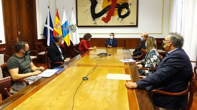 Santa Cruz renueva su compromiso con la lucha canaria y albergará la Escuela Insular