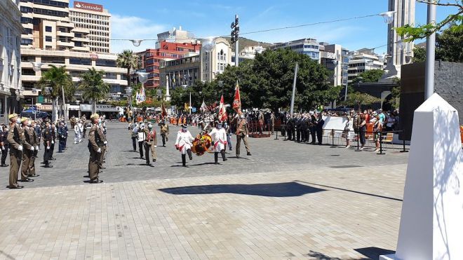 La plaza del Cabildo de Tenerife agoge los actos del Día de las Fuerzas Armadas