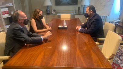La presidenta del Cabildo y el ministro de Fomento abordan el Plan director del aeropuerto César Manrique-Lanzarote