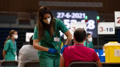 Sanidad inicia la actividad en el punto de vacunación masiva del Pabellón Santiago Martín