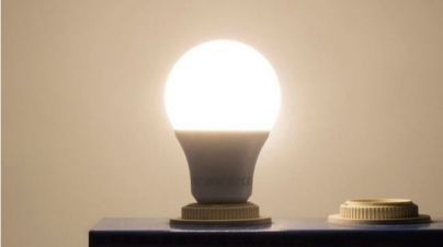 El precio de la luz se dispara este miércoles a un nuevo máximo histórico, con más de 106 euros por MWh