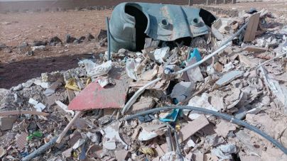 La Policía Local obliga a una empresa a recoger los escombros que había dejado de forma ilegal junto a los arenales de Tufia