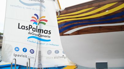 El bote de Vela Latina ‘Las Palmas de Gran Canaria’ navega este fin de semana por las Rías Baixas