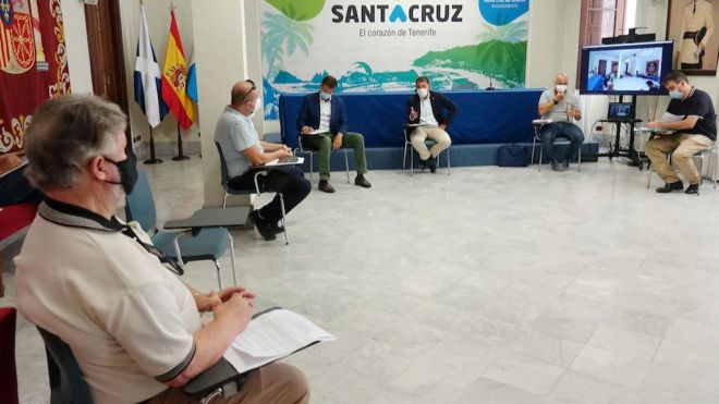 La Mesa del Taxi de Santa Cruz acuerda aumentar la flota activa al 60%