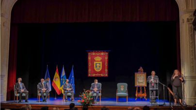 Fernando Fernández recibe el reconocimiento de su Isla como Hijo Predilecto