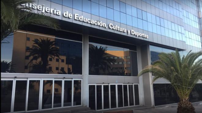 Los sindicatos docentes anuncian movilizaciones ante la pasividad del Gobierno con los interinos