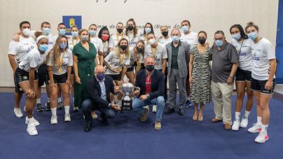 Homenaje a los equipos de voleibol masculino y femenino por las Supercopas de España