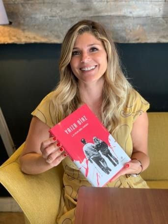 La periodista televisiva Yaiza Díaz saca su primera novela La hija del ciego