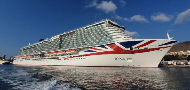 El Puerto de Tenerife recibe al mayor crucero para el mercado británico en su primera visita
