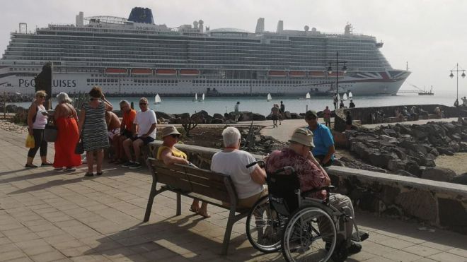El primer crucero de la temporada vuelve a llenar de vida la capital
